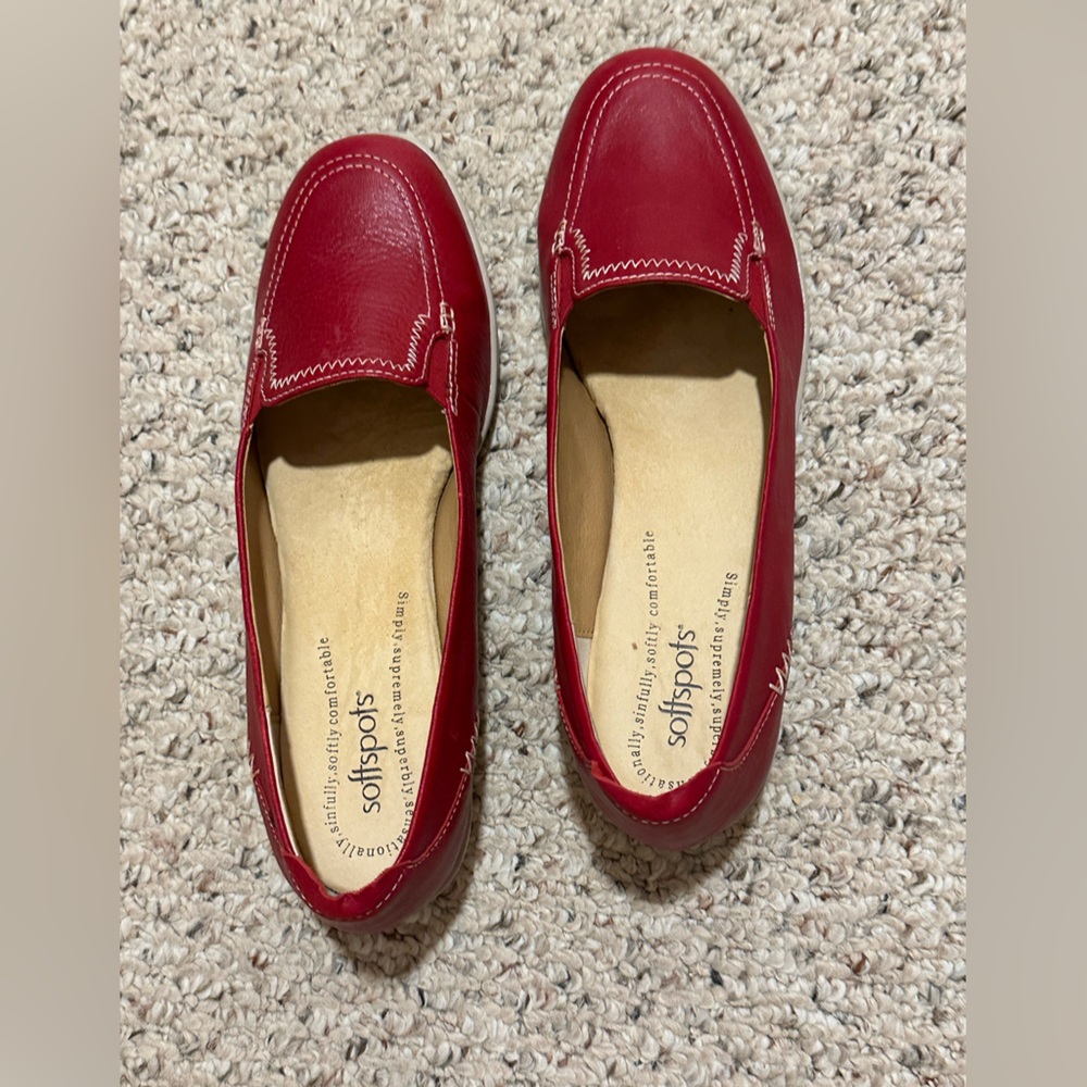 Softspots Red Leather Comfort Flats W/White Stitching Rounded Toe Size 10M